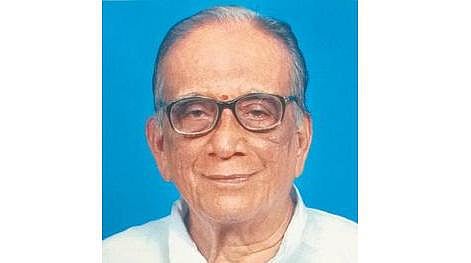 மழை பாதிப்பினால் மயானம் கிடைக்காமல் இன்னலுற்ற பிரபல எழுத்தாளரின் இறுதிச் சடங்கு: சென்னையில் 4 நாள் அவதிக்குப் பிறகு எரியூட்டல்