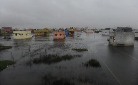 பூட்டிய வீடுகளில் வேலை-யைக் காட்டும் கொள்ளையர்கள்