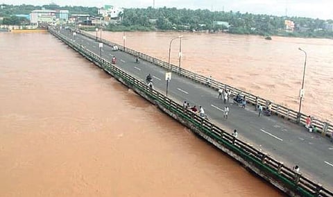 கடலூர் மாவட்டத்தில் மீண்டும் கனமழை: 350 கிராமங்களை வெள்ள நீர் சூழ்ந்தது