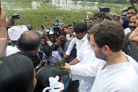 புதுச்சேரியில் ராகுல் காந்தி: பாதிக்கப்பட்ட மக்களுக்கு நேரில் ஆறுதல்