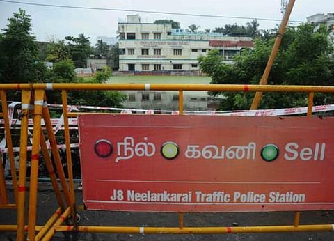 ஈ.சி.ஆரில் குளத்தில் கார் பாய்ந்து விபத்து: ஒரே குடும்பத்தைச் சேர்ந்த 3 பேர் பலி