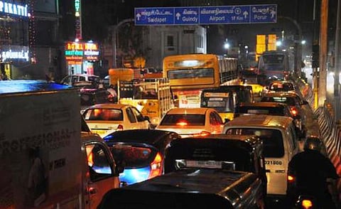 பணி முடித்துவிட்டு செல்வோரின் வசதிக்காக மாநகர இரவு நேர பேருந்து எண்ணிக்கை அதிகரிக்க பயணிகள் வலியுறுத்தல்﻿