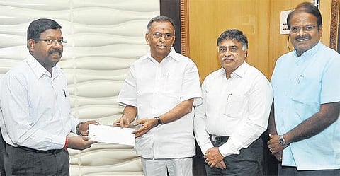 முதல்வரின் நிவாரண நிதிக்கு வேலம்மாள் குழுமம் ரூ.25 லட்சம்﻿