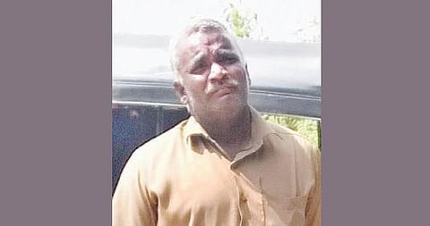 பல் மருத்துவம் படிக்கும்﻿ ஆட்டோ ஓட்டுநரின் மகனுக்கு கட்டணம் செலுத்திய ‘தி இந்து’ வாசகர்: கடல் கடந்த மனிதநேயம்﻿