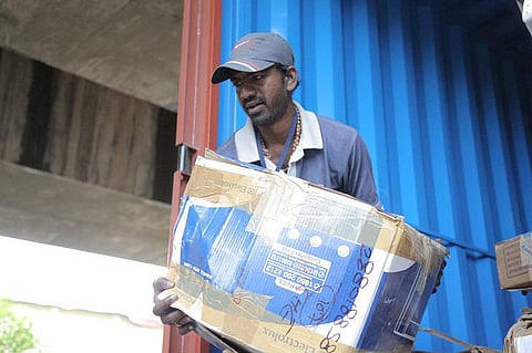 மழை முகங்கள்: உத்வேகத்துடன் உதவிகள் புரியும் பாலிடெக்னிக் ஊழியர் பார்த்திபன்!