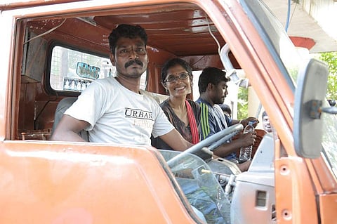 மழை முகங்கள்: 350 குடும்பங்களுக்கு உதவும் முனைப்பில் அனுராதா ஸ்ரீராம்!