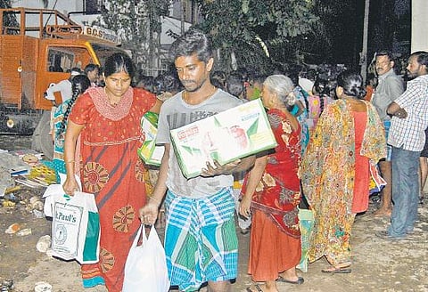 களத்தில் தி இந்து: உதவிகளால் உயிர்த்தெழுந்த மனிதநேயம்﻿