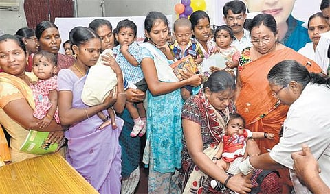 மழை வெள்ளம் பாதித்த பகுதிகளில் 1.41 லட்சம் குழந்தைகள், சிறார்களுக்கு தட்டம்மை தடுப்பூசி: சுகாதாரத்துறை தகவல்