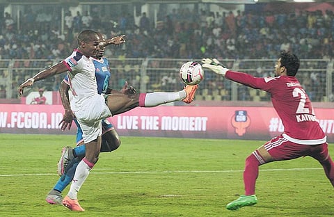 இறுதிப்போட்டிக்கு கோவா தகுதி: டெல்லி டைனமோஸை வீழ்த்தியது