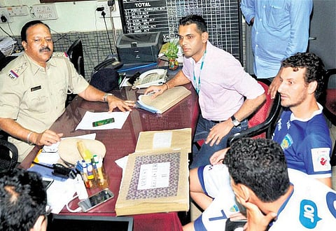 கோவா அணி உரிமையாளரை தாக்கியதாக﻿ சென்னை கேப்டன் எலோனா புளூமர் கைது﻿: ஜாமீனில் விடுவிக்கப்பட்டவர் பிரேஸில் புறப்பட்டார்﻿