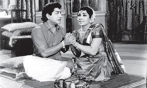 விழாக் காலம்: ஆச்சிக்கு மரியாதை!﻿