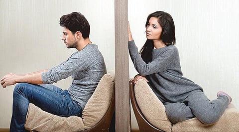 உறவுகள்: இறுக்கிப் பிடிக்கும் பாசம் வேண்டாம்!﻿