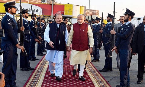 பாகிஸ்தானுடன் நெருங்கும் தலைவர் அரசியலில் நீடித்தது இல்லை: சிவசேனா