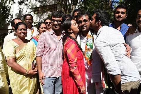 கர்நாடக மேலவைத் தேர்தலில் காங்கிரஸ் அமோக வெற்றி﻿: பாஜகவும் 6 இடங்களைக் கைப்பற்றியது﻿