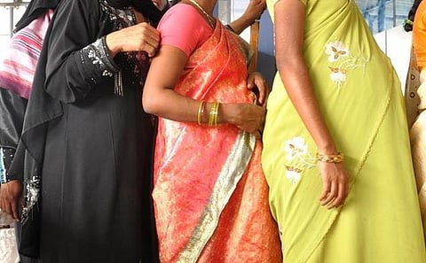 வாடகை தாய் மூலம் குழந்தை பெற்ற பெண்ணுக்கும்﻿ விடுமுறை﻿: மும்பை உயர் நீதிமன்றம் தீர்ப்பு﻿