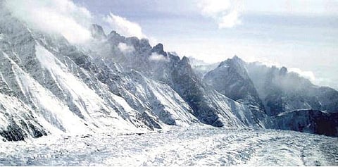 சியாச்சின் பனிச்சரிவில் சிக்கிய ராணுவ வீரர்கள் 10 பேர் மரணம்﻿