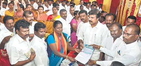 தமிழகம், புதுவை சட்டப்பேரவை தேர்தல்: தேமுதிக சார்பில் போட்டியிடுவதற்கான விருப்ப மனுக்கள் குவிந்தன - பெண்கள், திருநங்கை உட்பட ஏராளமானோர் மனு அளித்தனர்