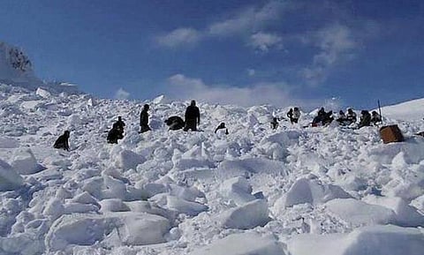 சியாச்சின் பனிச்சரிவில் சிக்கிய வீரர் உயிர் பிழைத்தது எப்படி?