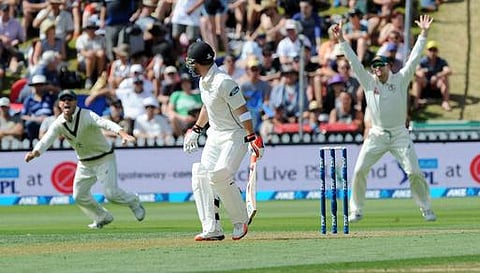 ஆஸி. - நியூஸி. டெஸ்ட்: சர்ச்சையுடன் முடிந்த முதல் நாள் ஆட்டம்