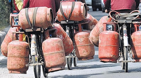 கடந்த 3 ஆண்டுகளில்﻿ சிலிண்டர்கள் வெடித்ததில் 41 பேர் உயிரிழப்பு﻿: விழிப்புணர்வு இல்லாததால் குறைந்த அளவு நிவாரணம்﻿