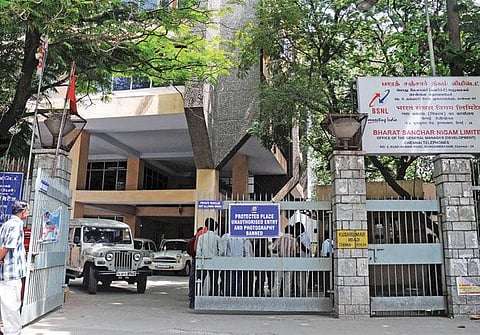 மக்களின் பிஎஸ்என்எல் எப்படி வீழ்த்தப்படுகிறது?