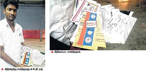 மதுவிலக்கை வலியுறுத்தி சான்றிதழ்களை கிழித்தெறிந்த வாள்வீச்சு சாம்பியன்: லட்சியம் நசுக்கப்பட்டுவிட்டதாக வேதனை