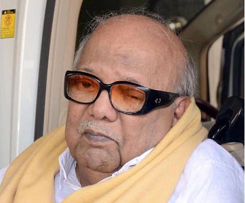 அரசு ஊழியர் பிரச்சினைகளை தீர்க்க முதல்வர் ஜெயலலிதா முயற்சிக்க வேண்டும்: கருணாநிதி வலியுறுத்தல்