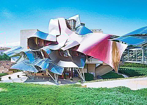 நவீன சிற்பி: ஃப்ராங் கெரி - கட்டிடங்களை நடனமாட வைத்தவர்