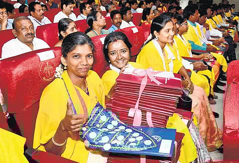 முகம் நூறு: பதக்கப் பெண் லாவண்யா!