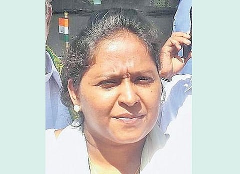 புதுச்சேரியில் மகளை களமிறக்க நாராயணசாமி திட்டம்