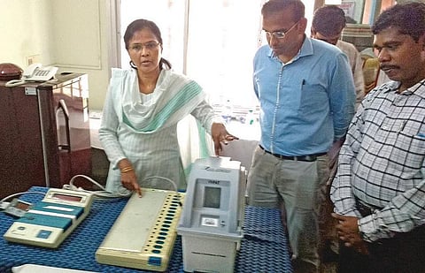 காஞ்சி சட்டப்பேரவைத் தொகுதியில் வாக்குப் பதிவு இயந்திரம் விழிப்புணர்வு பிரச்சாரம்