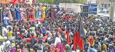 மதுவிலக்குக்கு எதிரான போராட்டங்களை﻿ அலட்சியப்படுத்திய அதிமுக அரசு﻿: சேலத்தில் கனிமொழி எம்பி குற்றச்சாட்டு