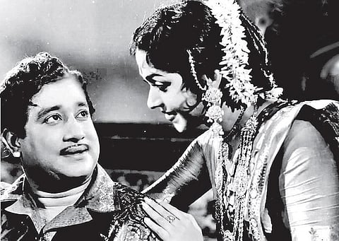 சூழல் ஒன்று பார்வை இரண்டு: உன் துக்கத்தை எனக்குத் தா﻿