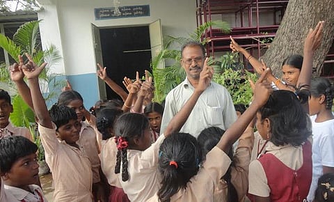 அன்பாசிரியர் 15 - செந்தில்: 15 கிராமங்களின் நம்பிக்கை ஆசான்!