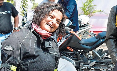 ஈஷா குப்தா @ இந்திய சாலைகள்: தேடல் நிறைந்த தெலங்கானா