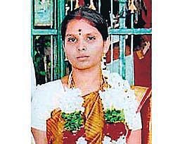 கவுசல்யாவுக்கு எல்.ஐ.சி. ஊழியர்கள் நிதி உதவி﻿