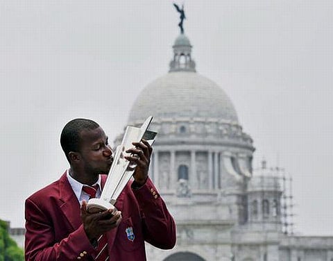 சாம்பியன் மே.இ.தீவுகள் வீரர்களை பேச்சு வார்த்தைக்கு அழைத்த கிரிக்கெட் வாரியம்