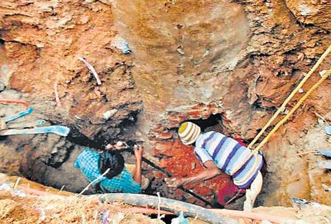 பாதாள சாக்கடையில் இறங்கிய 4 பேர் பலி: பெங்களூருவில் தொடரும் சோகம்﻿