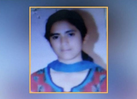 க‌ர்நாடகாவில் சாதி ஆணவ படுகொலை: தலித் இளைஞரை காதலித்ததால் மகளை கொன்ற தந்தை