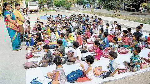 உண்மையான பாட ‘சாலை’﻿ - மாற்றி யோசிக்கும் அம்பேத்கர் இலவச இரவுப் பாடசாலை﻿