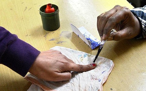 தேர்தல் தினத்தன்று தொழிலாளர்களுக்கு ஊதியத்துடன் விடுப்பு﻿