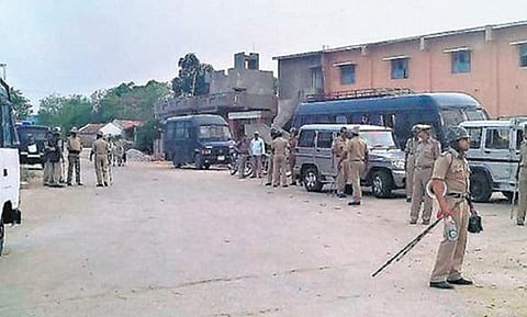 கர்நாடாகா: தலித்துகளுக்கு﻿ கோயிலில் அனுமதி மறுப்பு﻿