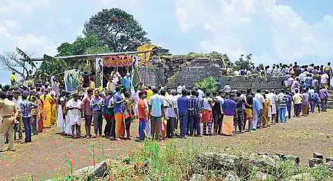 சித்ரா பவுர்ணமி: ஆண்டுக்கு ஒருமுறை கண்ணகி தரிசனம்﻿