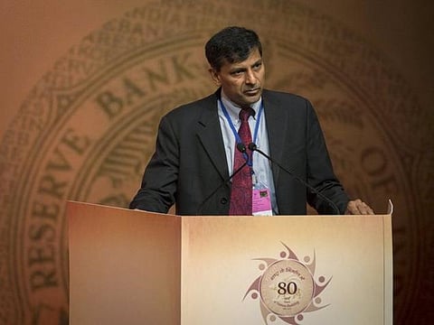 போலி இ-மெயில்களால் ஏமாற வேண்டாம்: ஆர்பிஐ கவர்னர் ரகுராம் ராஜன் எச்சரிக்கை﻿