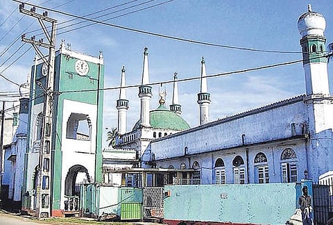 இறைநேசர்களின் நினைவிடங்கள்: அரவிந்த தாள்மலரும் அதிகப் பிரகாசர்﻿ - தொண்டி அபூபக்கர் அப்பா