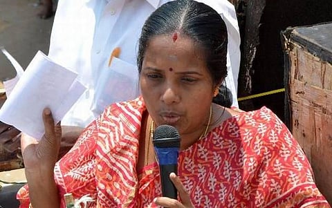 விதி மீறி கோயிலுக்குள் பிரச்சாரம்: பாஜக வேட்பாளர் வானதி மீது வழக்கு﻿