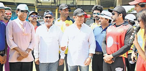 நட்சத்திர கிரிக்கெட் போட்டி: ‘சென்னை சிங்கம்ஸ்’ சாம்பியன் - ரஜினி, கமல் பங்கேற்பு