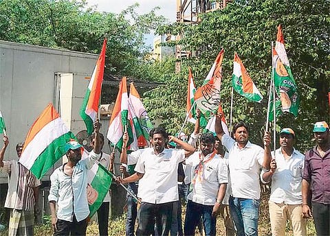 பூந்தமல்லி அருகே காங்கிரஸார் ஆர்ப்பாட்டம்﻿: அருள்அன்பரசுவை வேட்பாளராக அறிவிக்க கோரிக்கை﻿