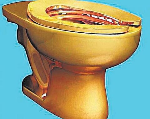 அமெரிக்க அருங்காட்சியகத்தில் பயன்பாட்டுக்கு வரும் தங்க கழிவறை﻿