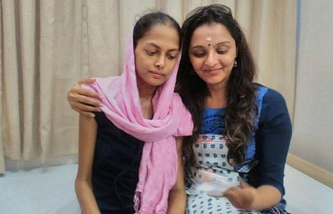 பிரஸ் ஸ்டிக்கரும் என்னை கலங்கவைத்த பேரழகியும்!